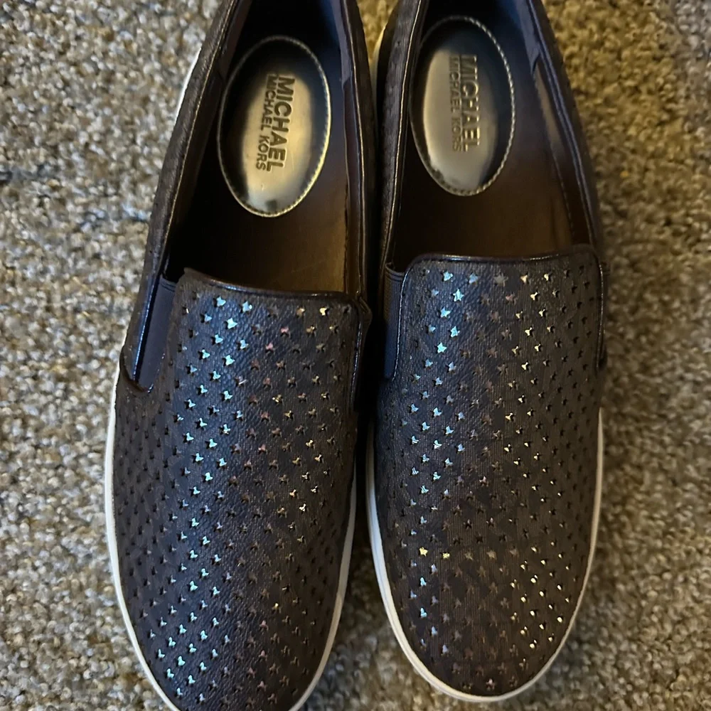 Beautiful brown suede Lake with gold accent, Michael Kors slides - Picture 2 of 6